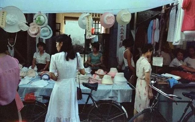 温州摆摊最新动态，历史背景、重要事件与当下地位全解析