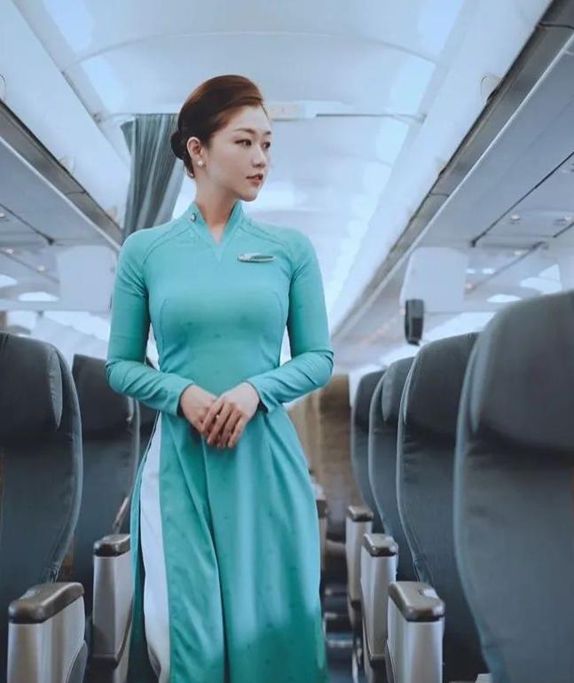 最新空乘服,最新空乘服，科技革新，翱翔时尚之巅