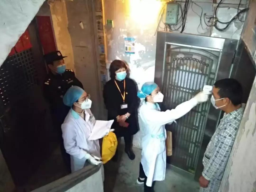 小城生活因疫情色彩添彩，小明与友人的爱与陪伴时光