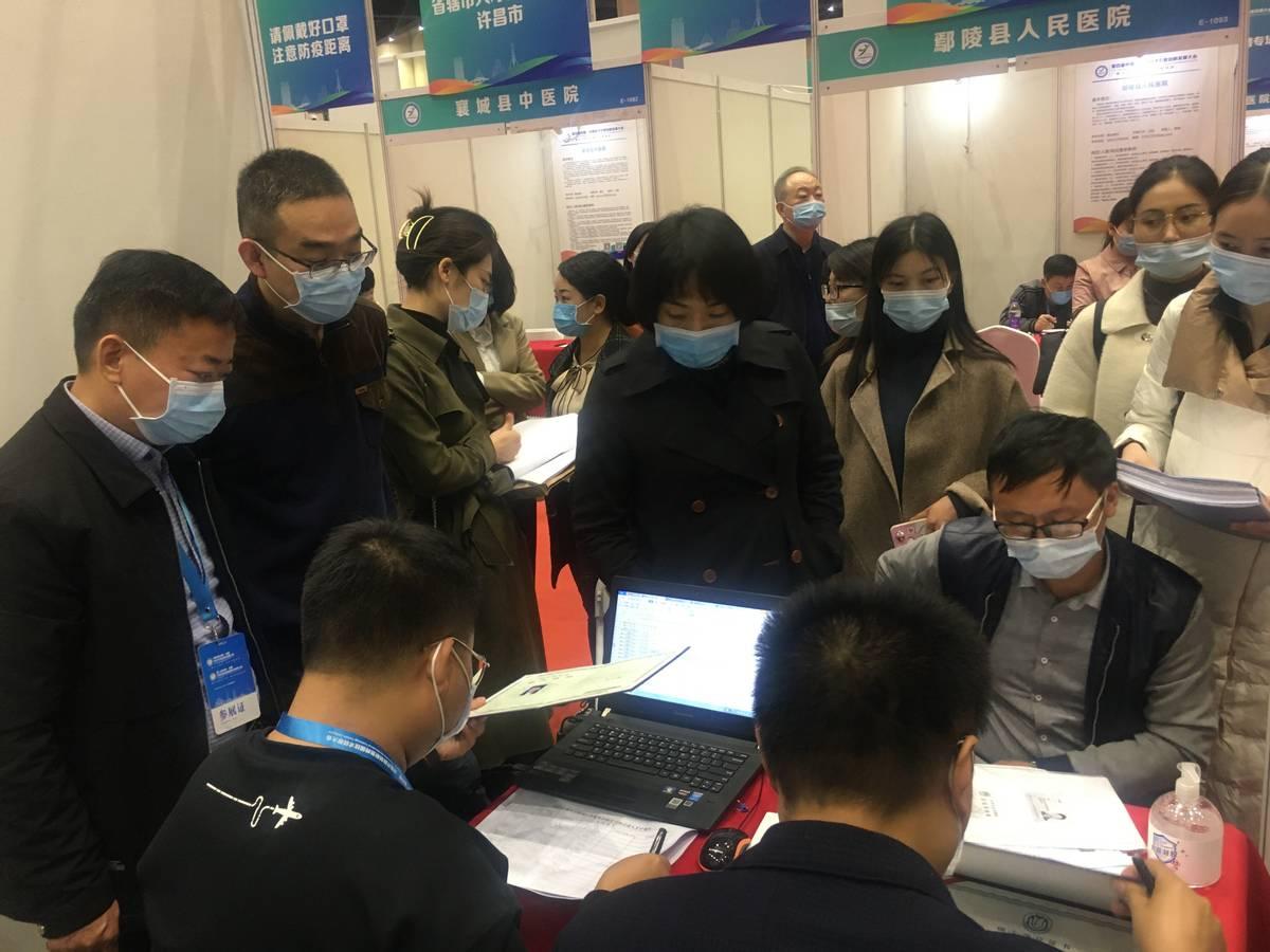 漯河郾城最新招聘，双休工作轻松上岗