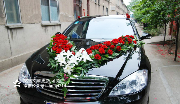 最新婚车鲜花装饰图片，自然美景与浪漫探索之旅的完美结合