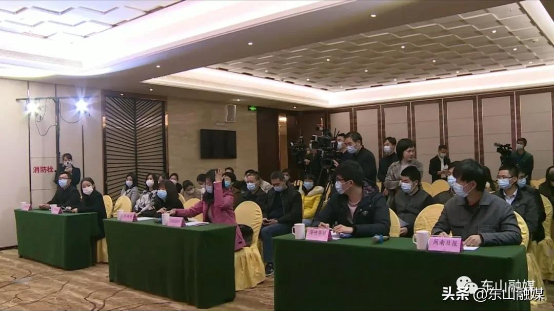 东山新闻最新动态，小东的欢乐日常与友情传递
