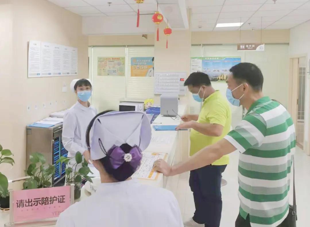 最新疫情医院里的爱与陪伴日常故事